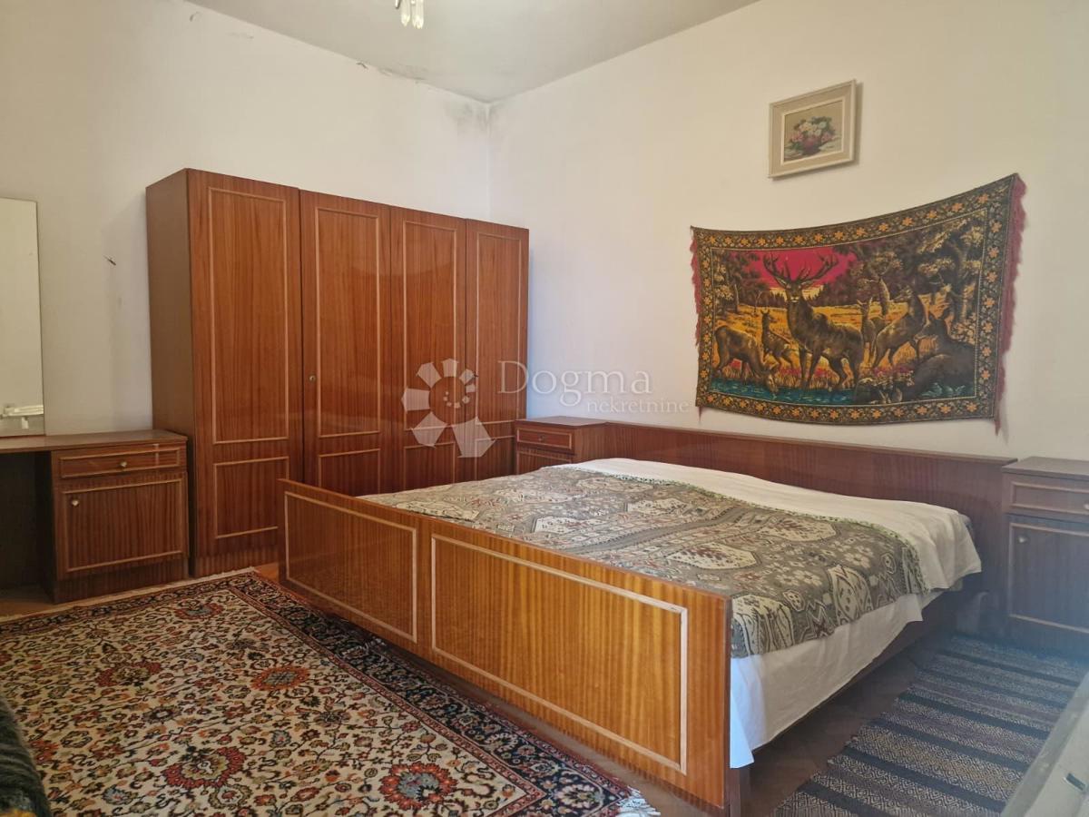 Posedarje – hiša s pogledom na morje in velikim potencialom