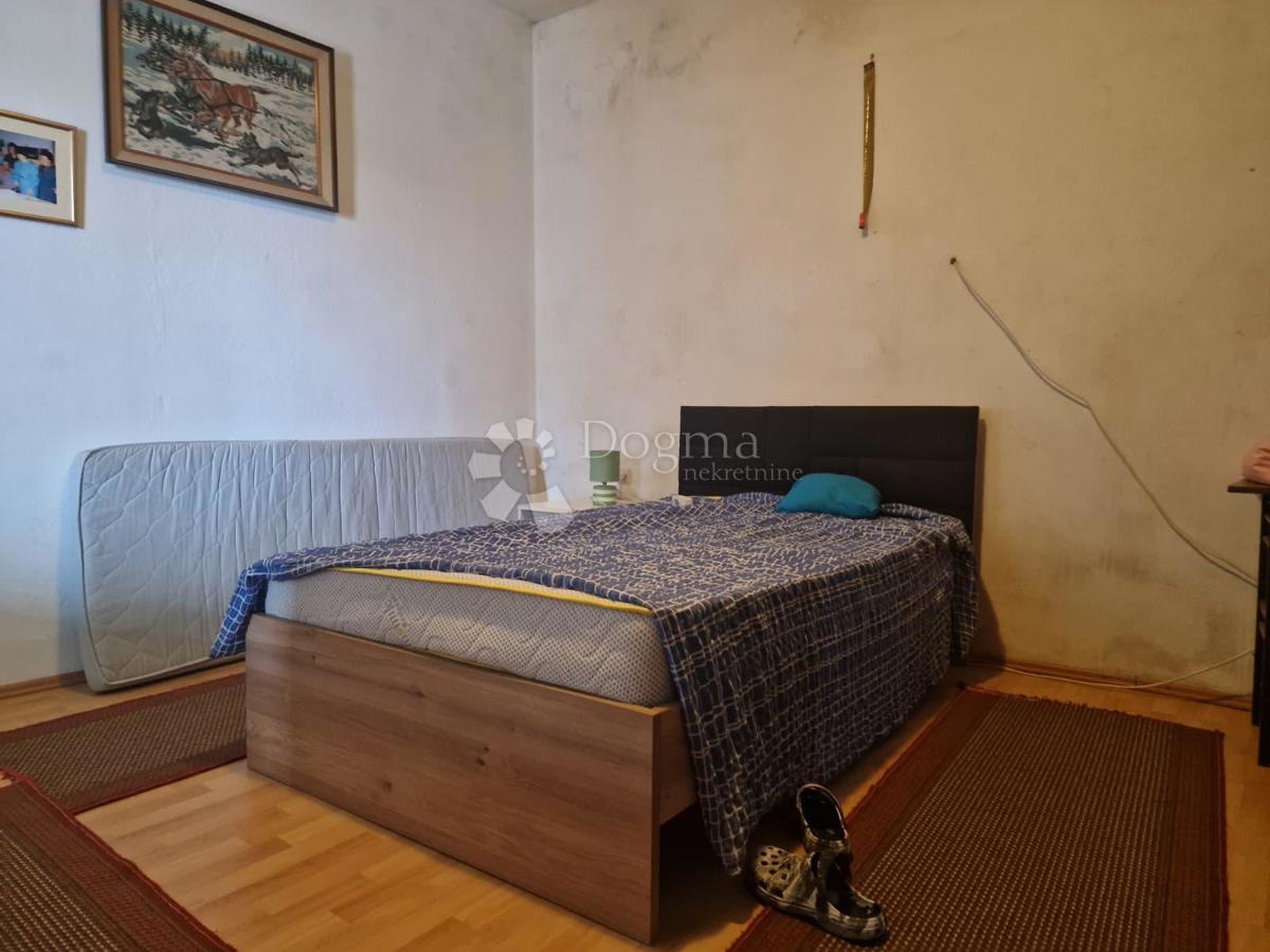 Posedarje – hiša s pogledom na morje in velikim potencialom