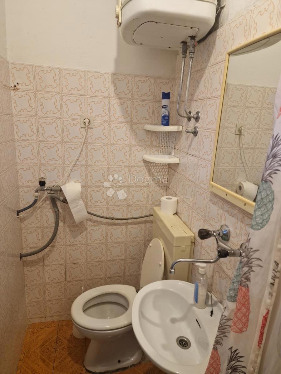 Posedarje – hiša s pogledom na morje in velikim potencialom