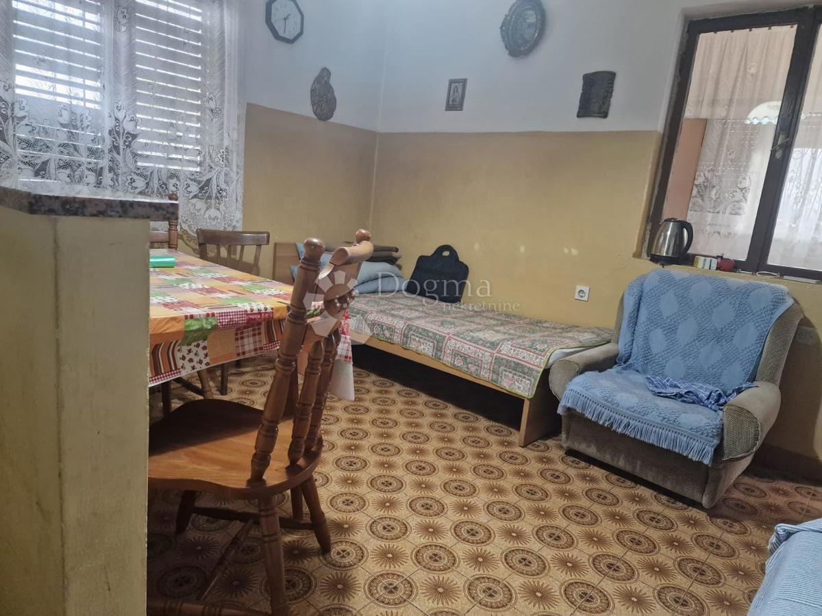 Posedarje – hiša s pogledom na morje in velikim potencialom