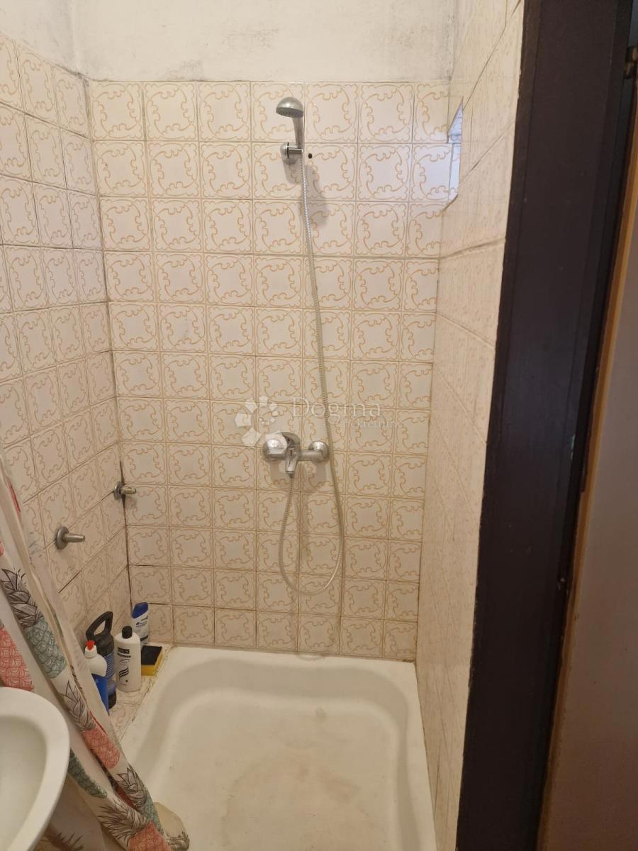 Posedarje – hiša s pogledom na morje in velikim potencialom