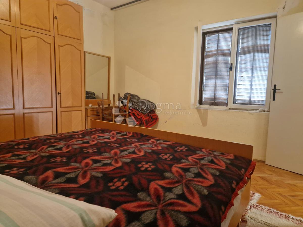 Posedarje – hiša s pogledom na morje in velikim potencialom