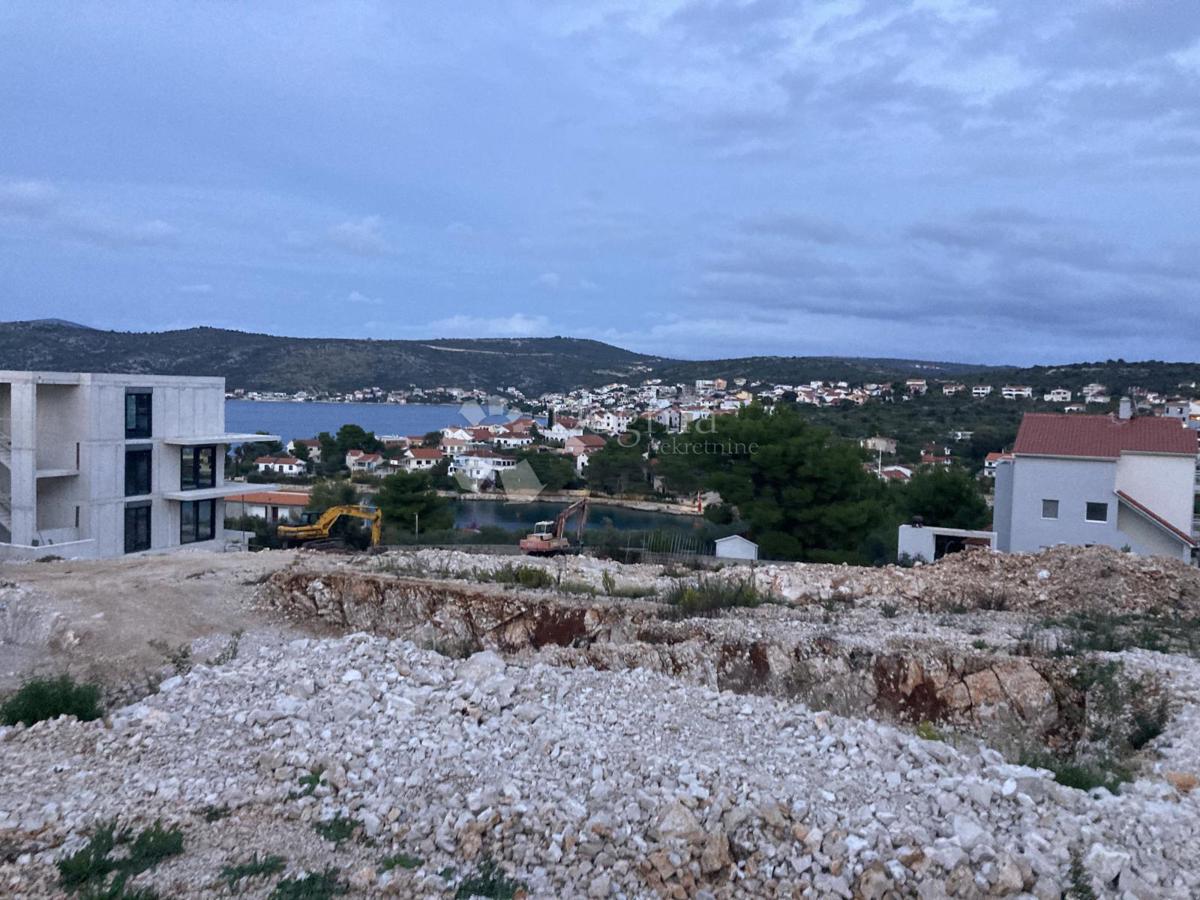 ZA INVESTITORJE - Atraktivna gradbena parcela s čudovitim razgledom na morje!