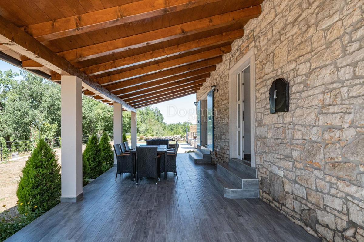 ZNIŽANO!!!! USTANOVLJENA POČITNIŠKA HIŠA Z BAZENOM