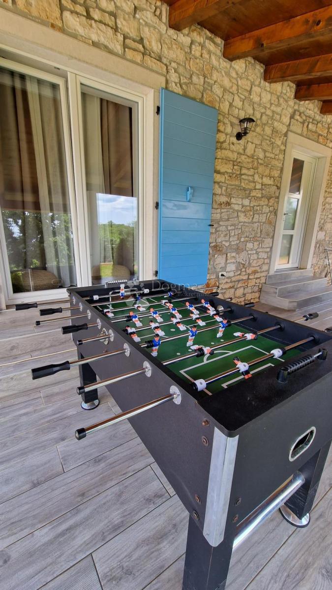 ZNIŽANO!!!! USTANOVLJENA POČITNIŠKA HIŠA Z BAZENOM