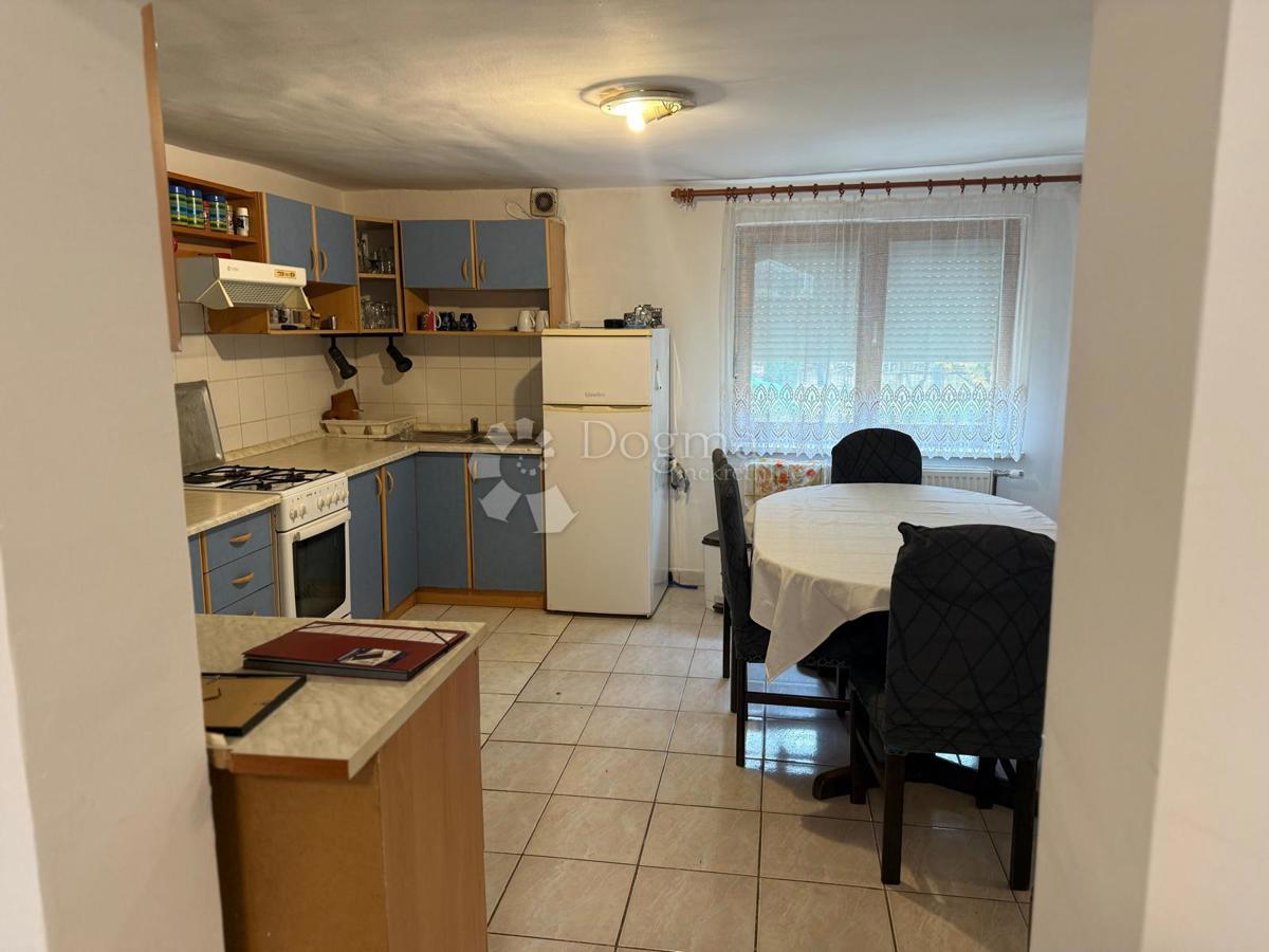 Hiša Gornje Vratno, Cestica, 180m2