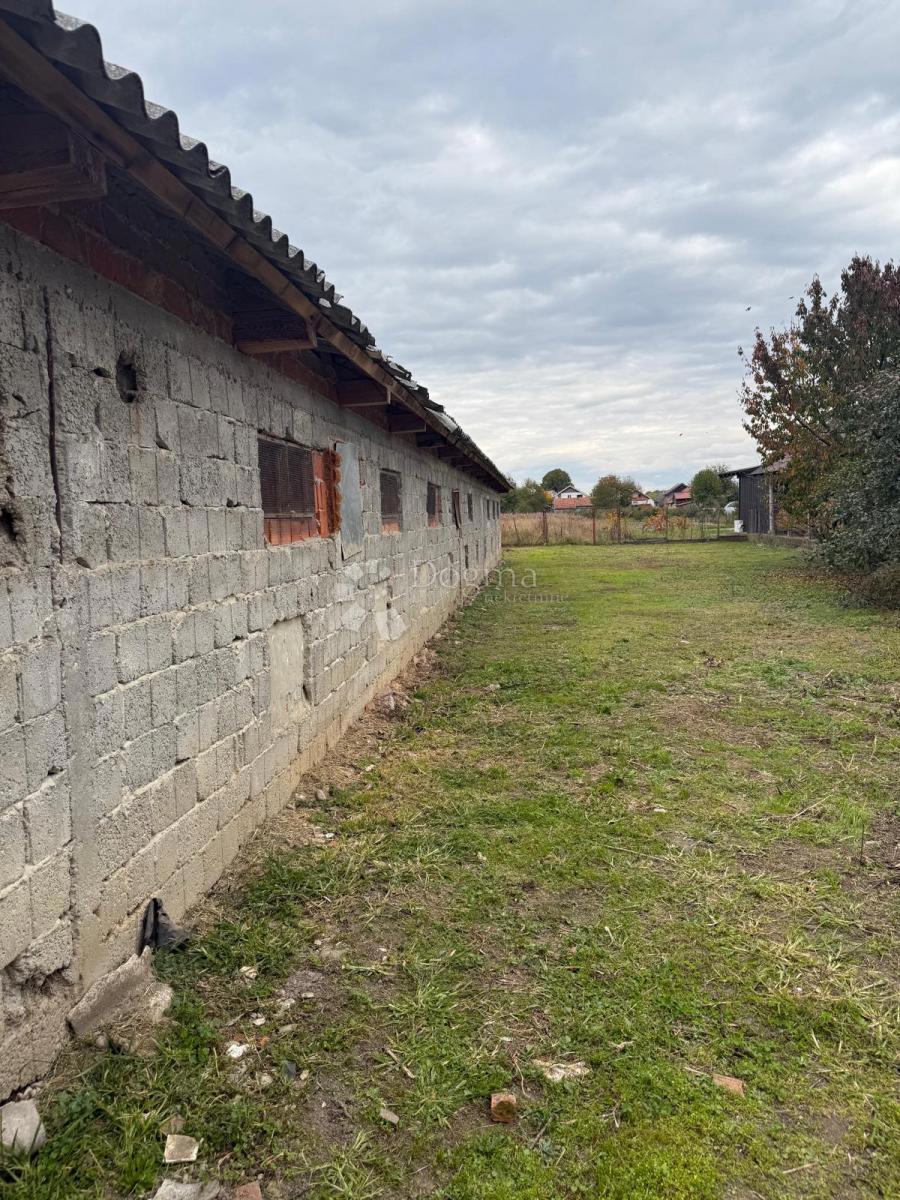 Hiša Gornje Vratno, Cestica, 180m2