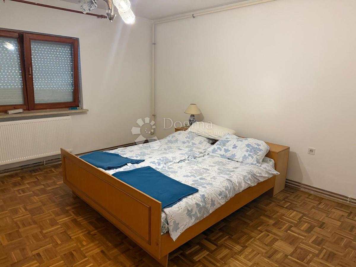 Hiša Gornje Vratno, Cestica, 180m2