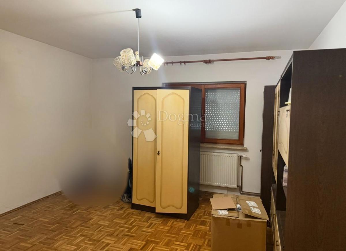 Hiša Gornje Vratno, Cestica, 180m2