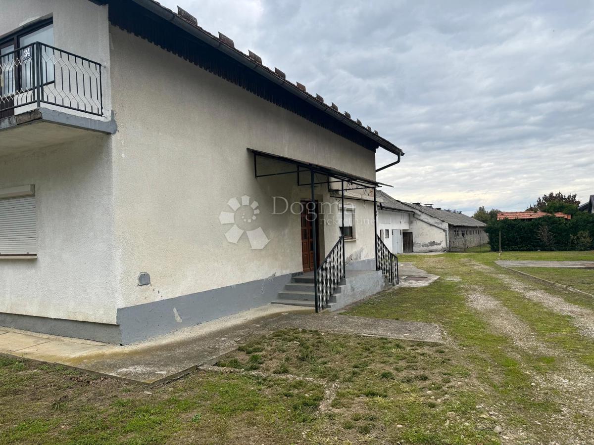 Hiša Gornje Vratno, Cestica, 180m2