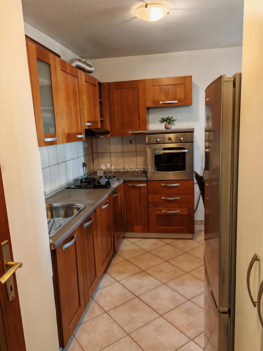 Stanovanje Centar, Pula, 70m2