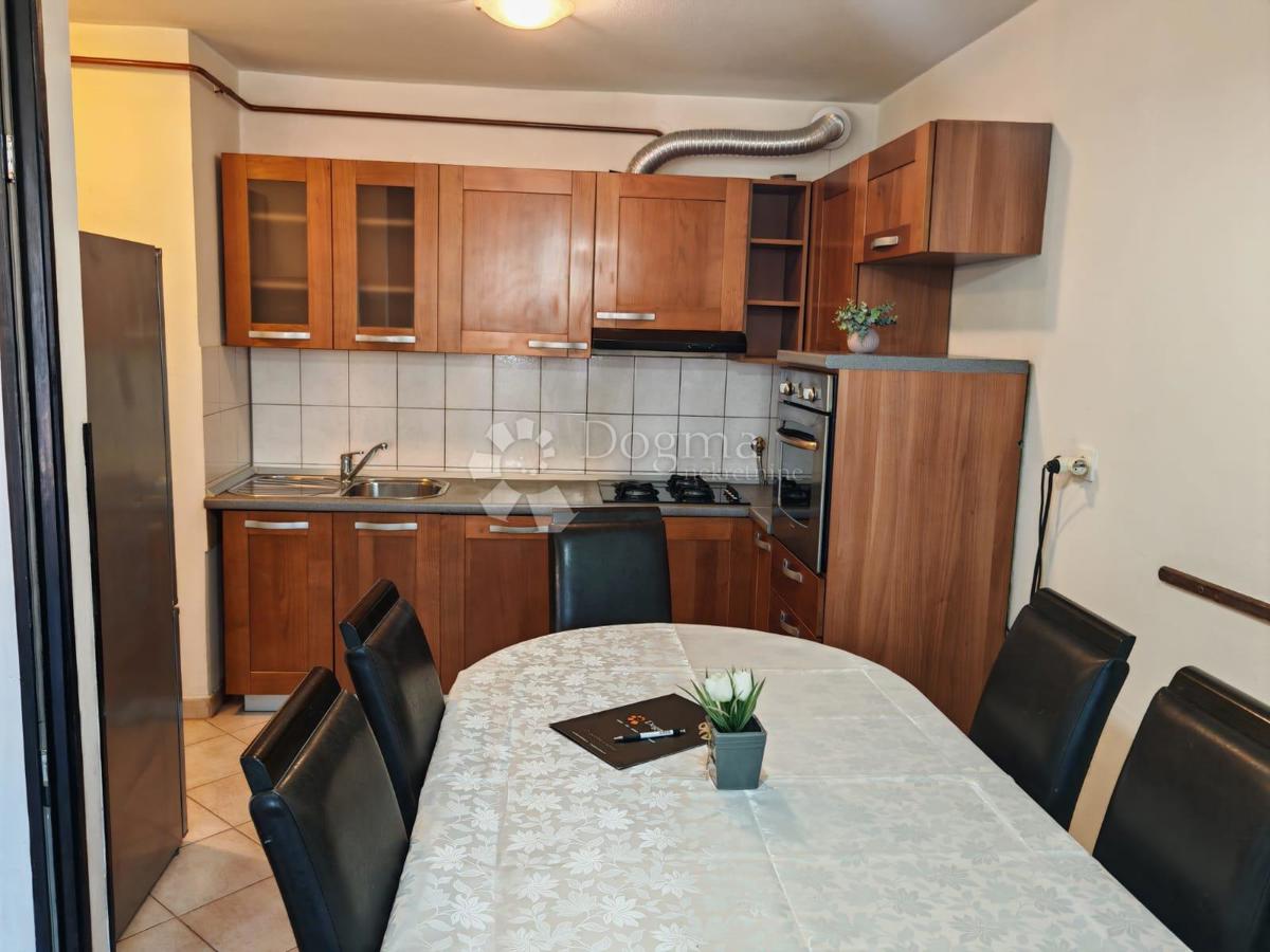 Stanovanje Centar, Pula, 70m2