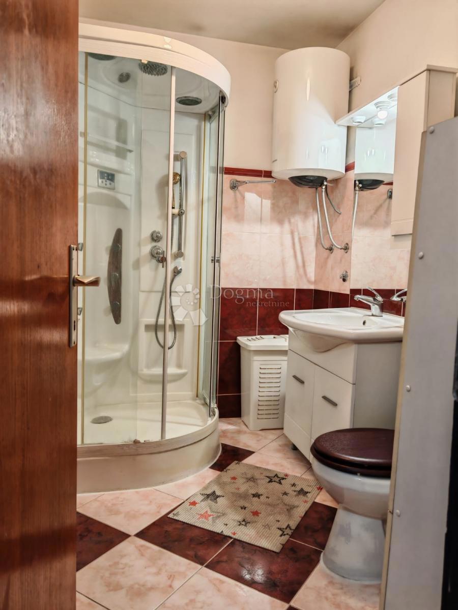 Stanovanje Centar, Pula, 70m2