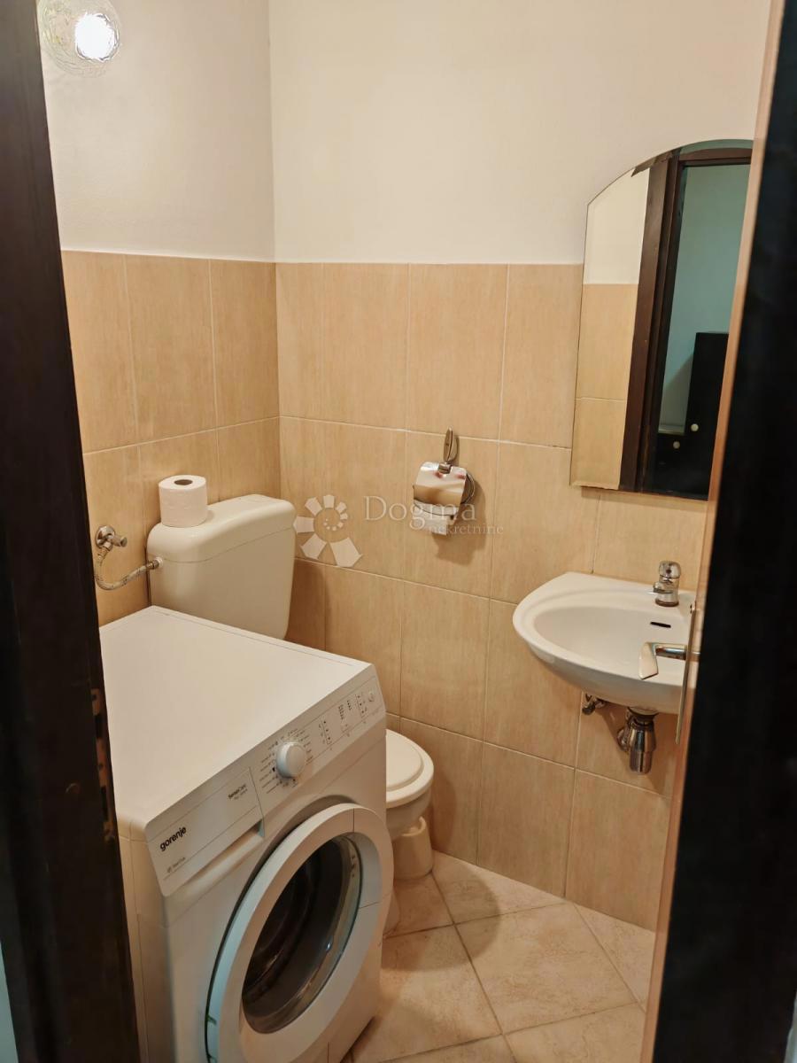 Stanovanje Centar, Pula, 70m2