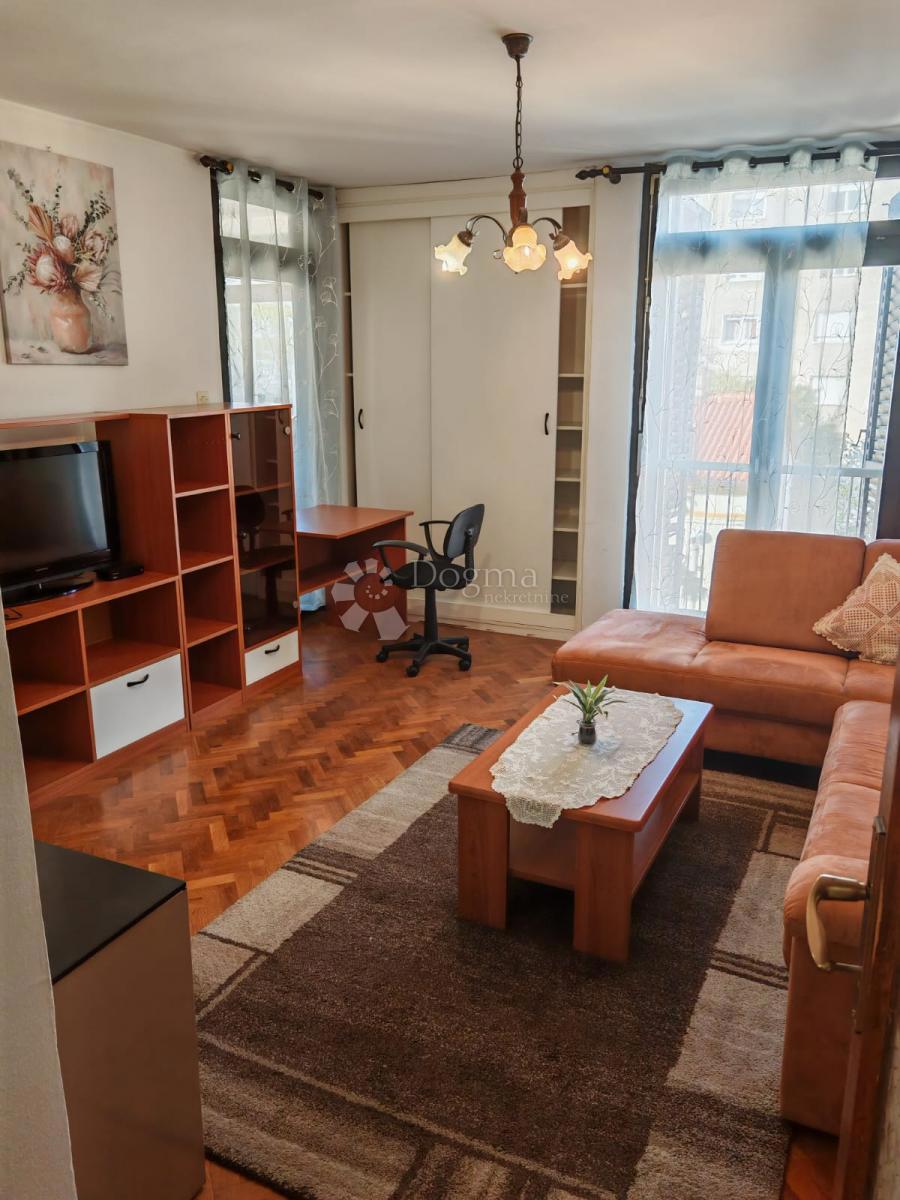 Stanovanje Centar, Pula, 70m2