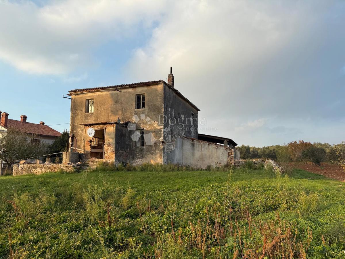 Hiša za popolno prenovo na 541 m2 vrta