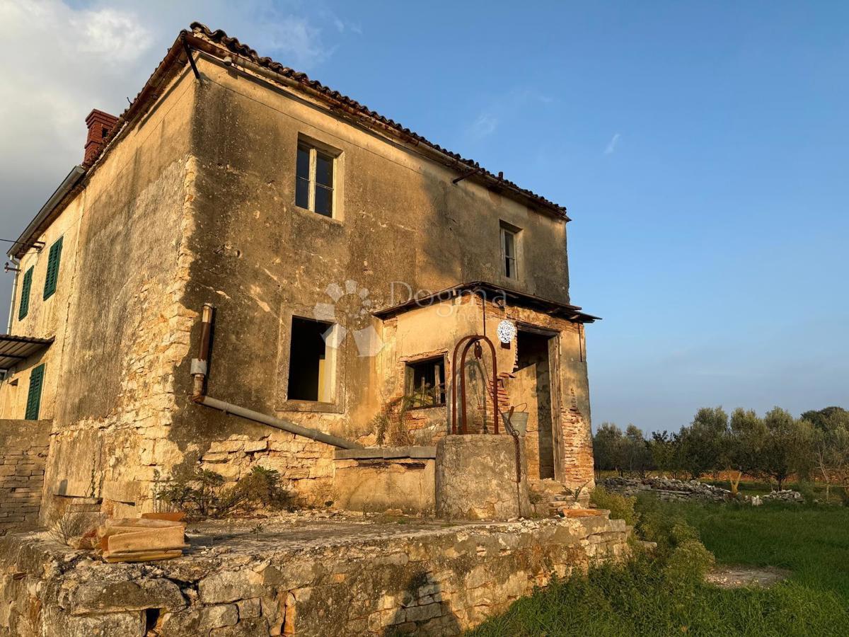 Hiša za popolno prenovo na 541 m2 vrta