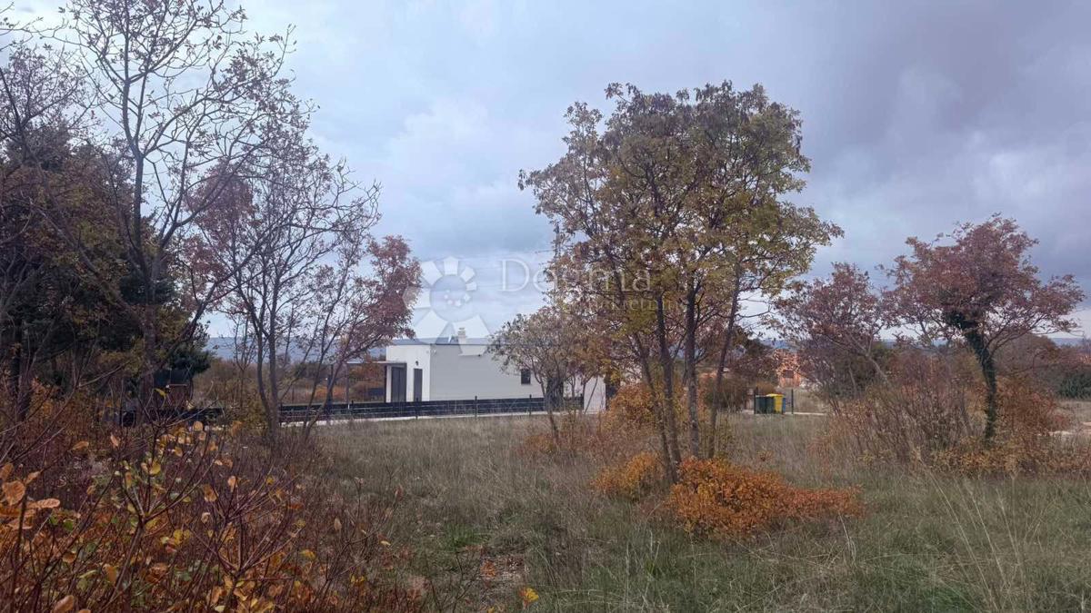 Čudovita parcela 10 minut od Labina!