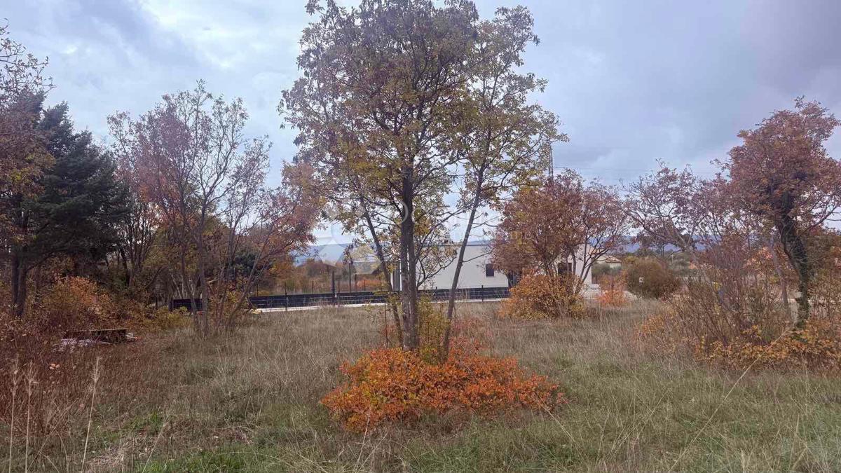 Čudovita parcela 10 minut od Labina!