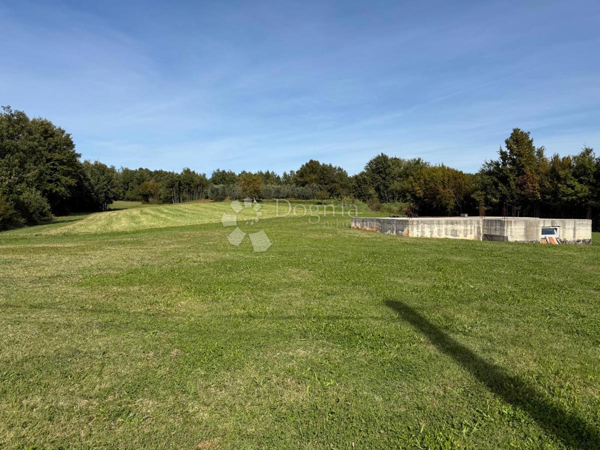 Zazidljivo zemljišče Vadreš, Barban, 827m2