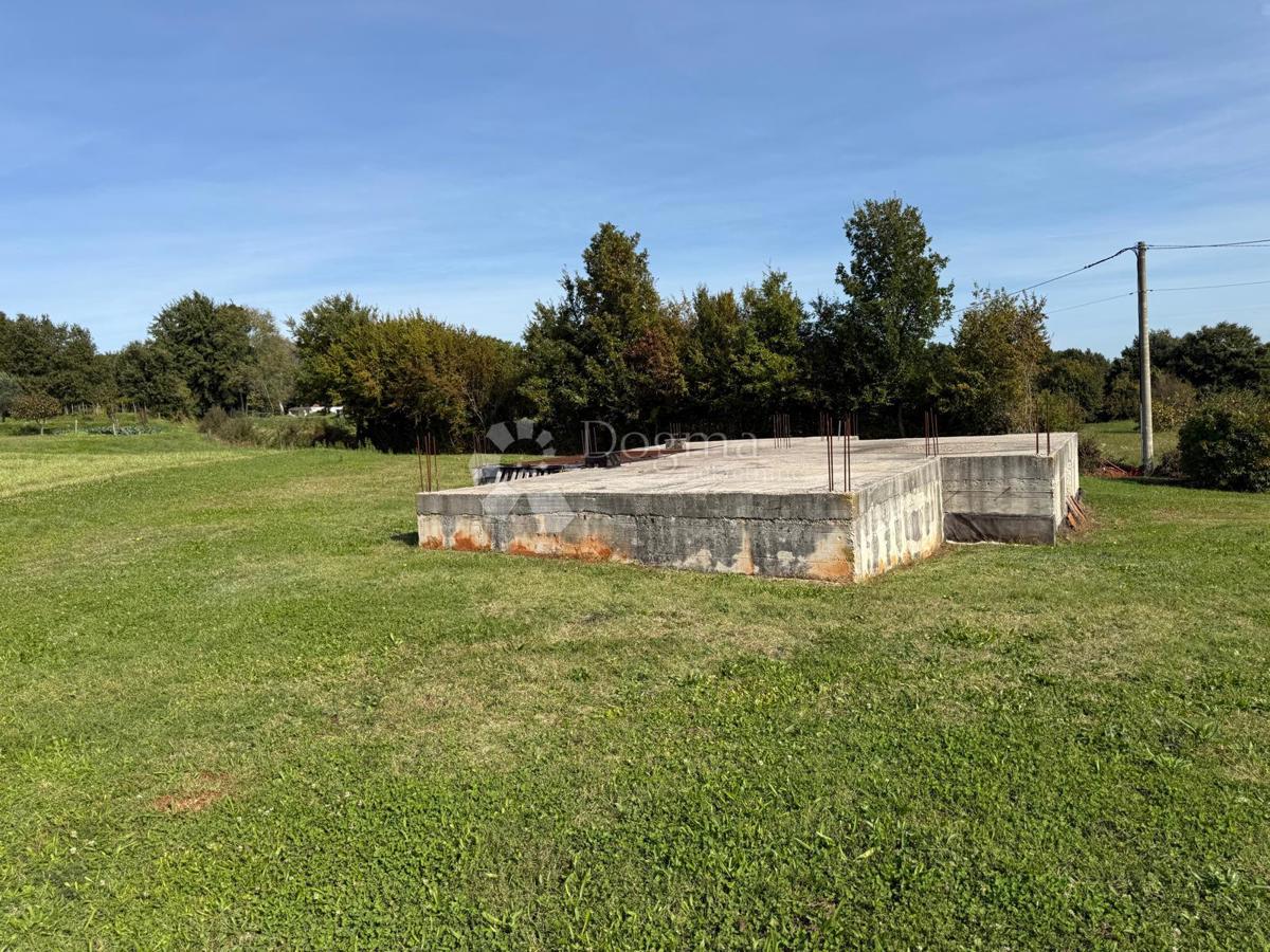 Zazidljivo zemljišče Vadreš, Barban, 827m2