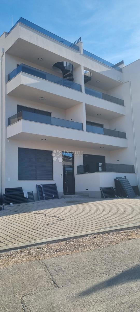 Stanovanje Okrug Gornji, Okrug, 61,02m2