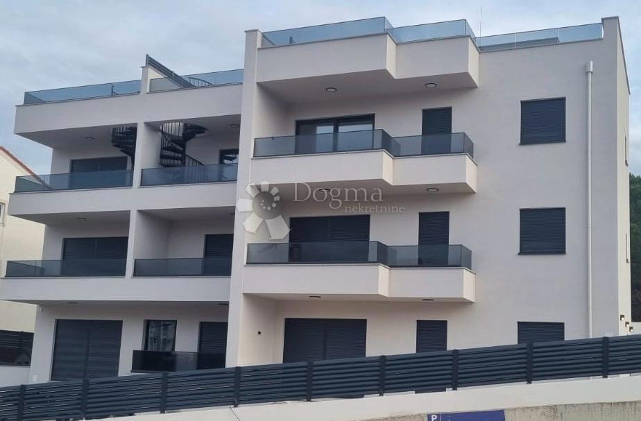 Stanovanje Okrug Gornji, Okrug, 61,02m2