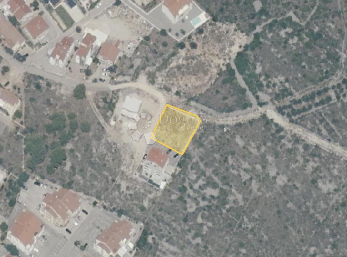 Zazidljivo zemljišče Vodice, 700m2