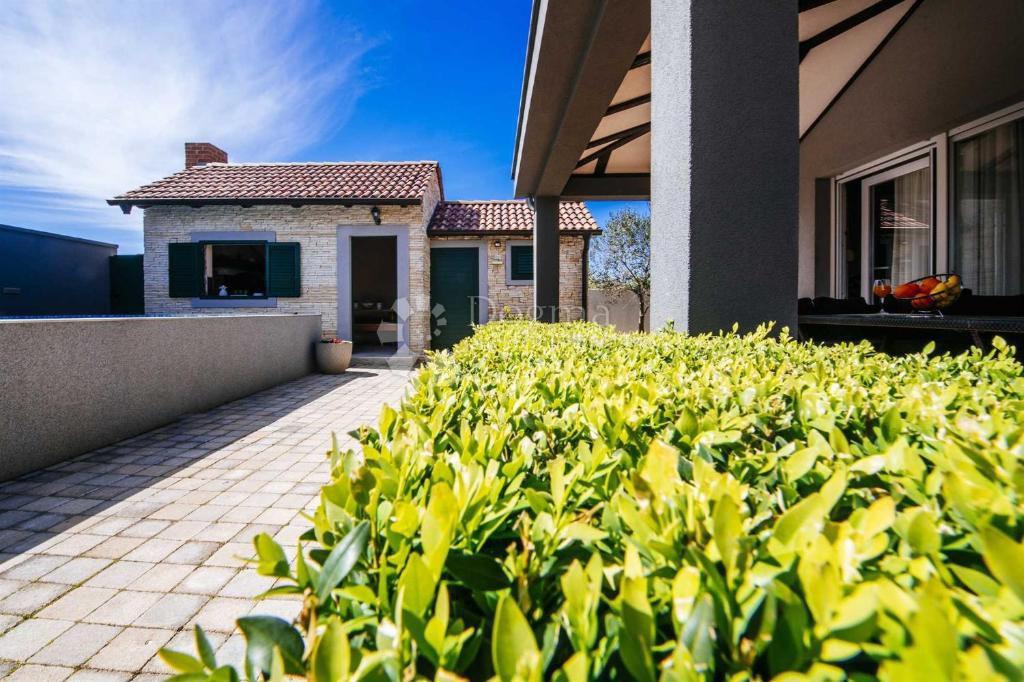 Hiša Crno, Zadar, 206m2