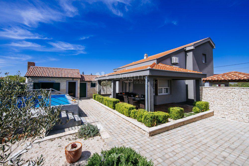 Hiša Crno, Zadar, 206m2