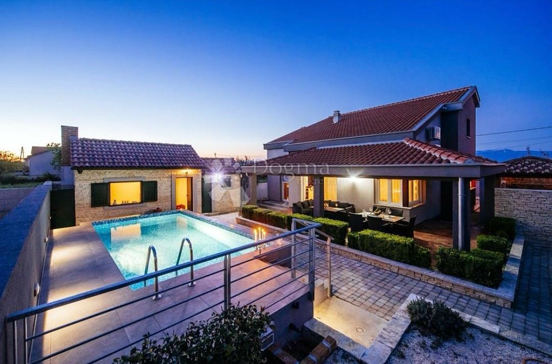 Hiša Crno, Zadar, 206m2