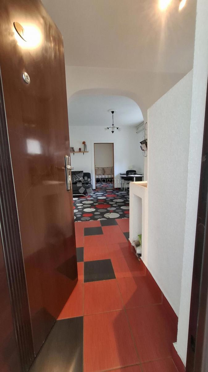 Hiša Industrijska četvrt, Osijek, Ulica Svetog Josipa Radnika, 250m2