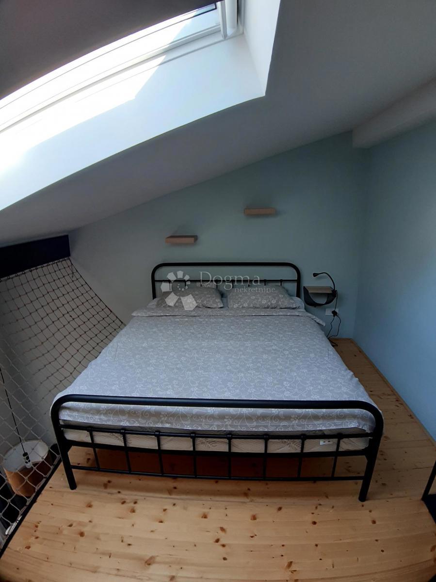 Hiša Industrijska četvrt, Osijek, Ulica Svetog Josipa Radnika, 250m2