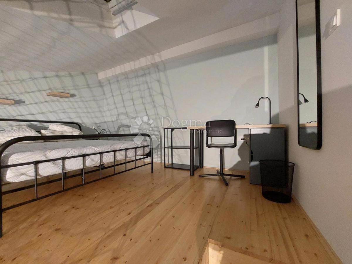 Hiša Industrijska četvrt, Osijek, Ulica Svetog Josipa Radnika, 250m2