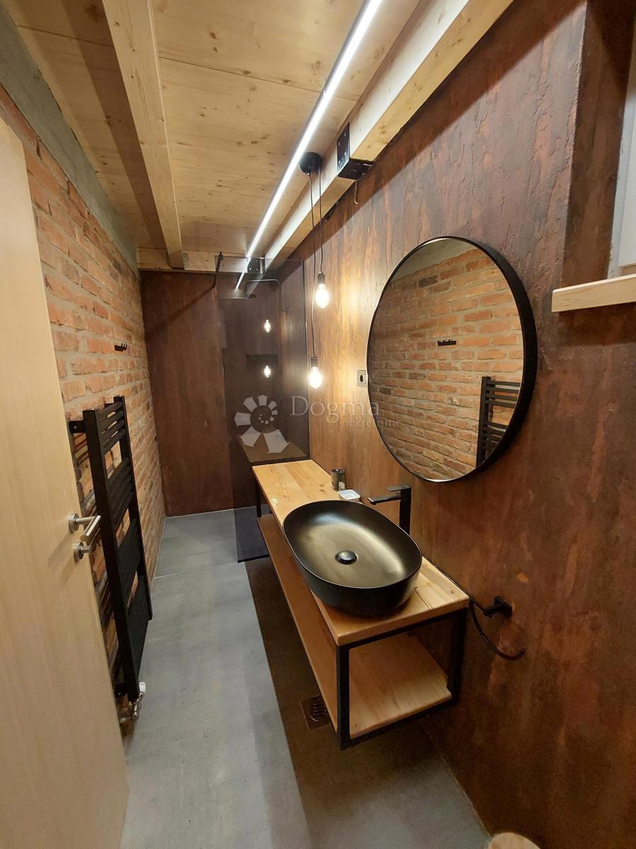 Hiša Industrijska četvrt, Osijek, Ulica Svetog Josipa Radnika, 250m2