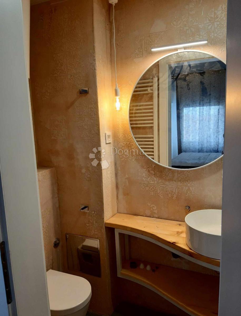 Hiša Industrijska četvrt, Osijek, Ulica Svetog Josipa Radnika, 250m2