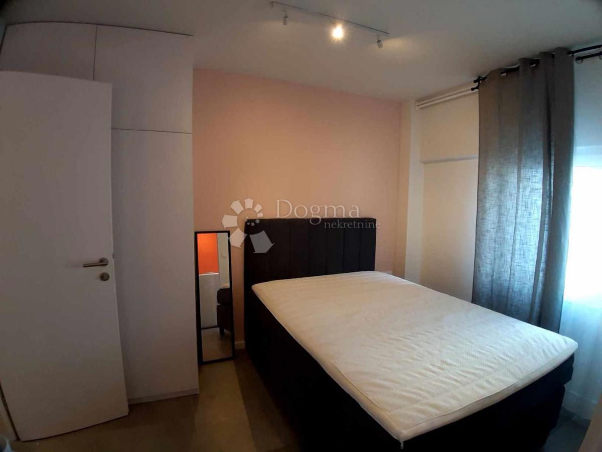 Hiša Industrijska četvrt, Osijek, Ulica Svetog Josipa Radnika, 250m2