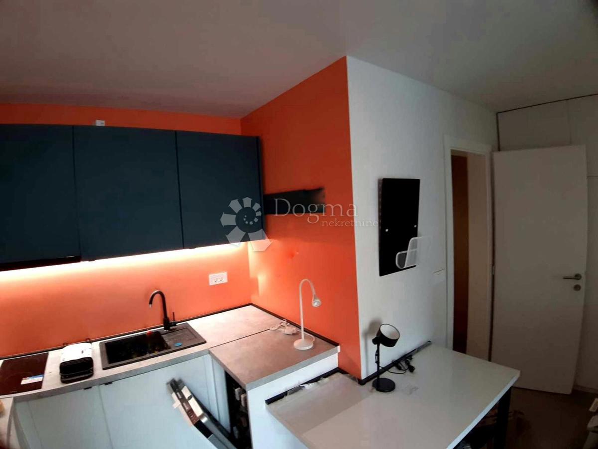 Hiša Industrijska četvrt, Osijek, Ulica Svetog Josipa Radnika, 250m2