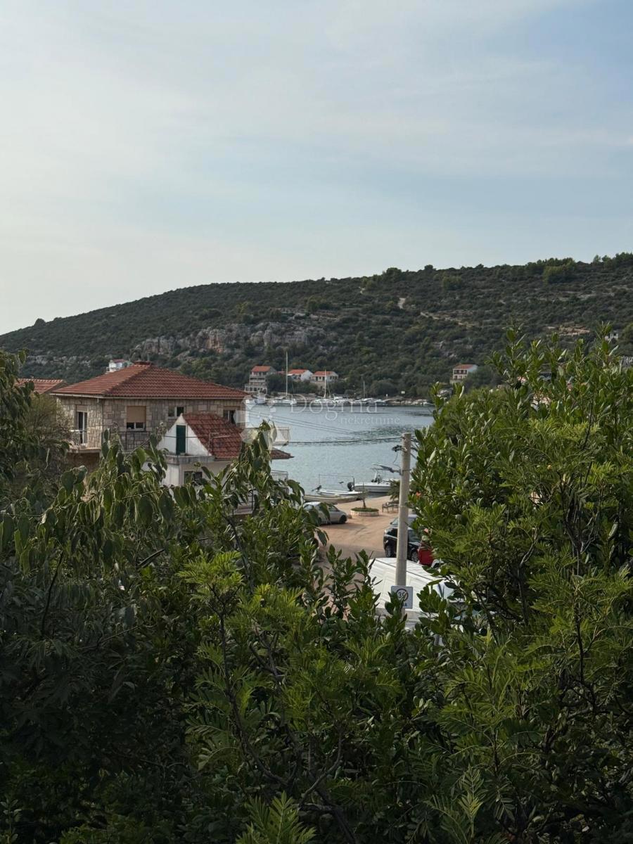 Čudovita hiša s pogledom na morje