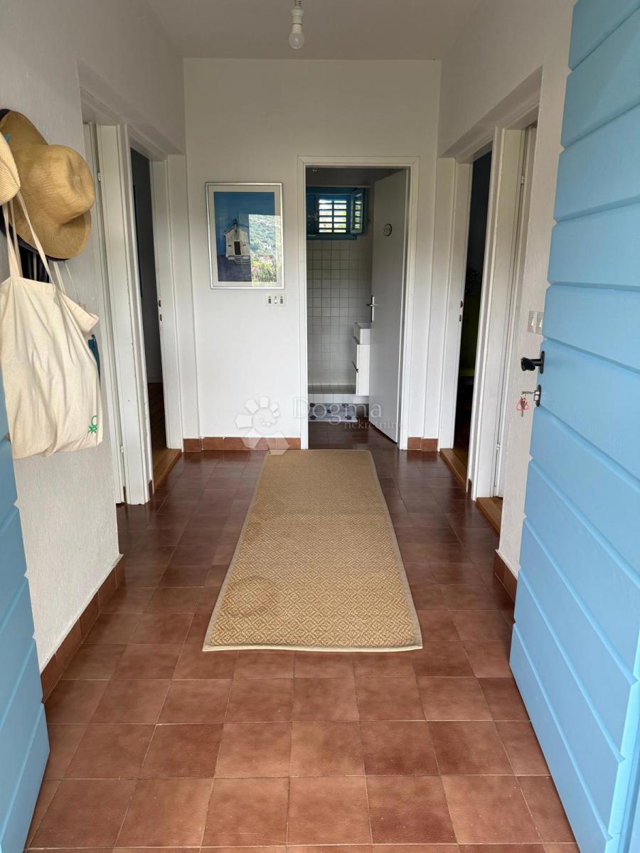 Čudovita hiša s pogledom na morje