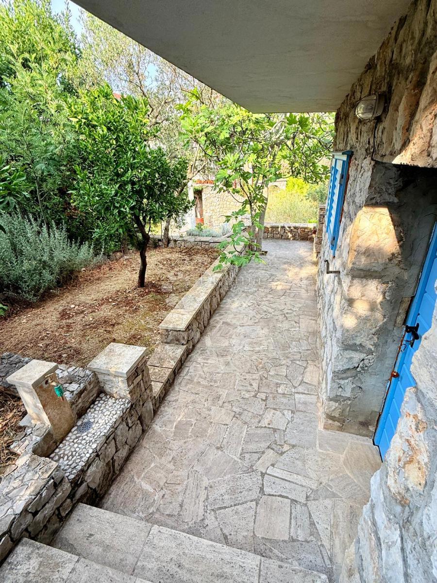 Čudovita hiša s pogledom na morje