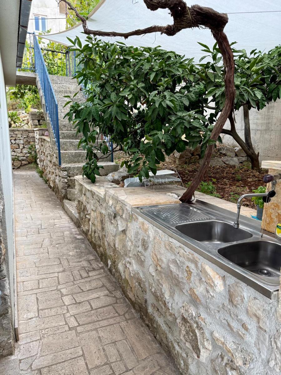 Čudovita hiša s pogledom na morje