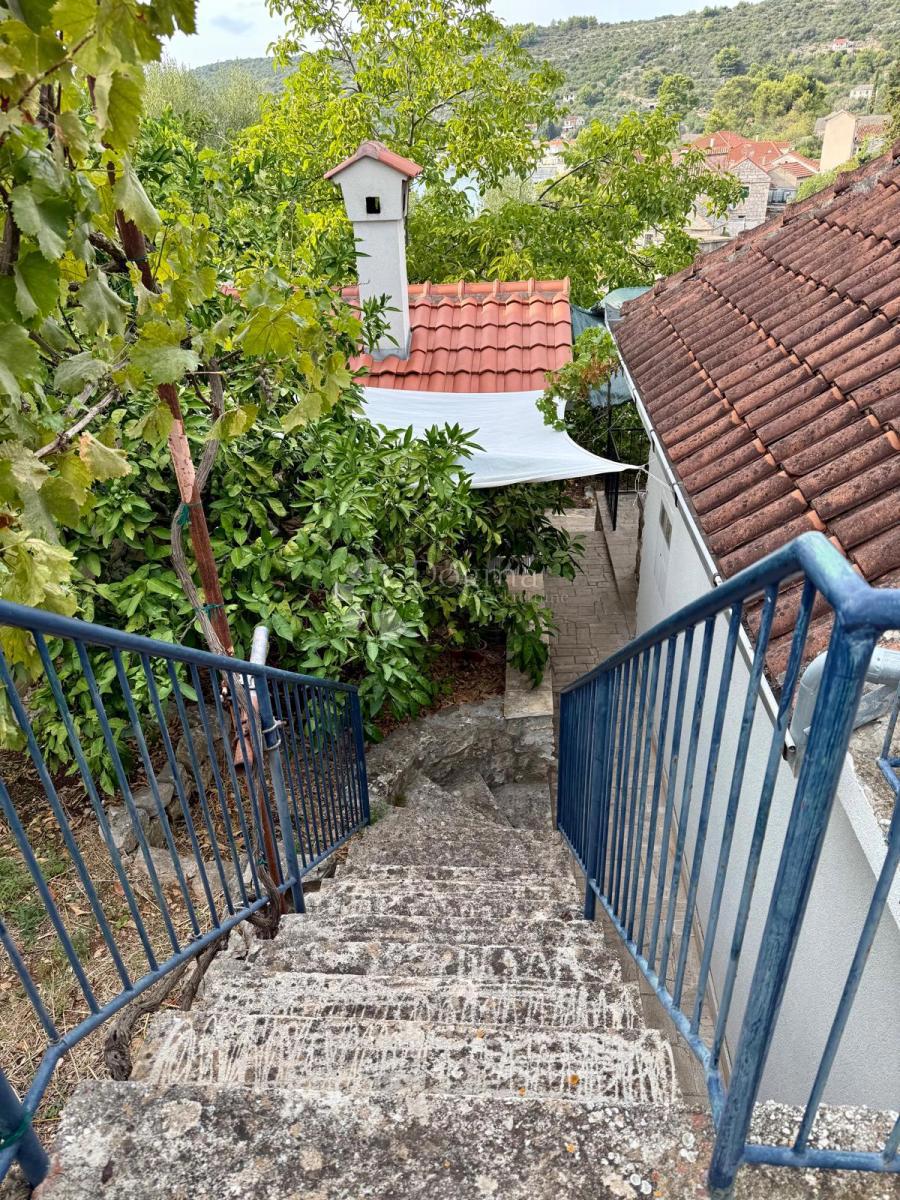 Čudovita hiša s pogledom na morje