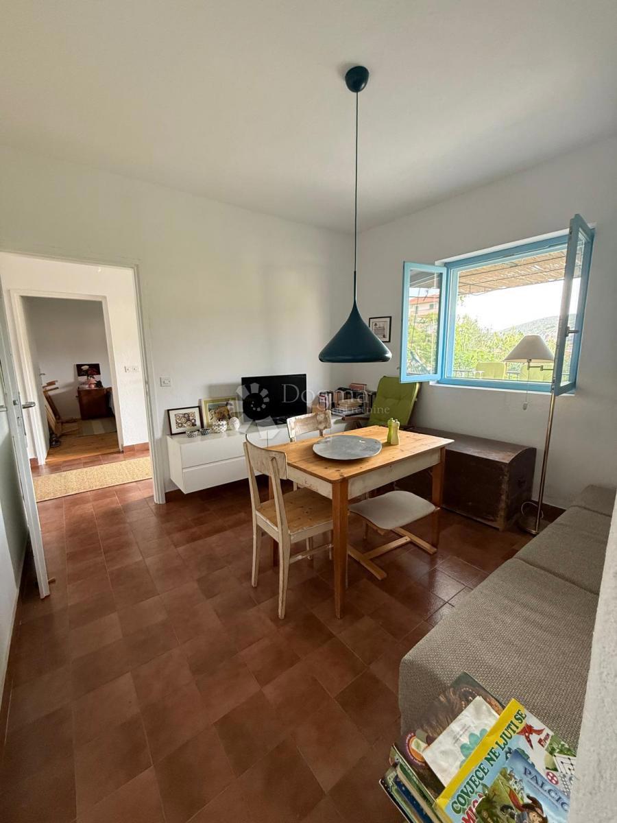 Čudovita hiša s pogledom na morje