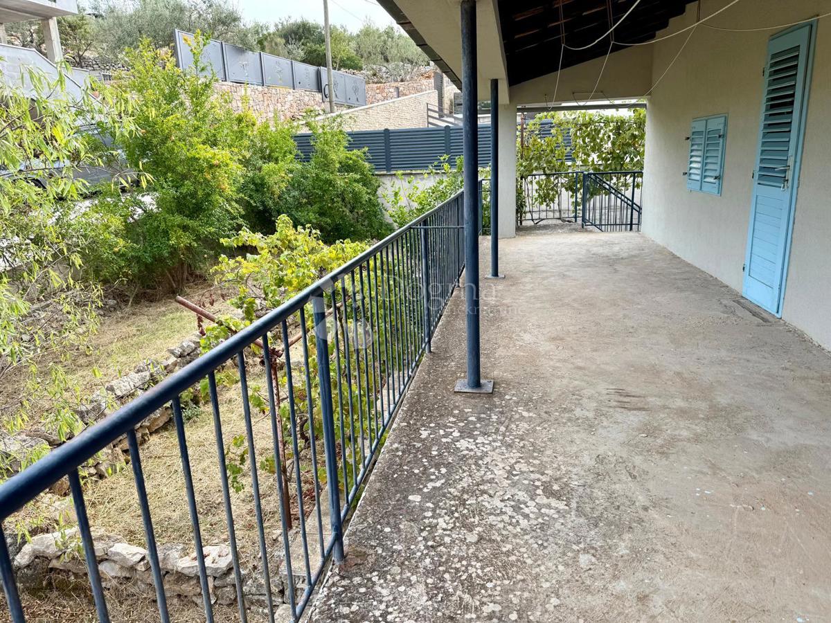 Čudovita hiša s pogledom na morje