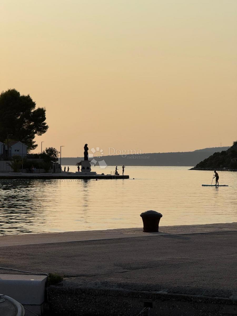 Čudovita hiša s pogledom na morje