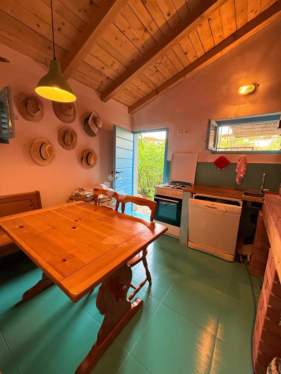 Čudovita hiša s pogledom na morje