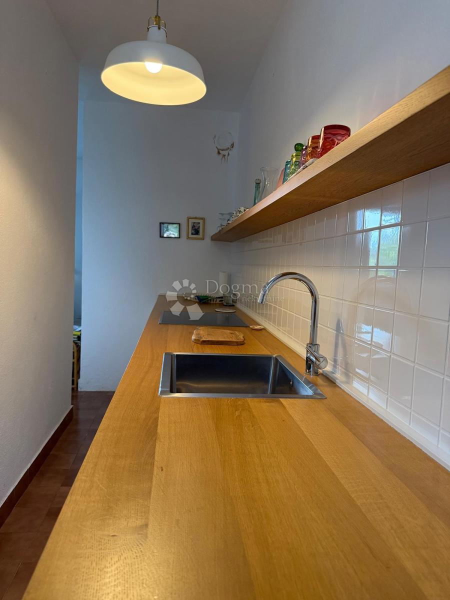 Čudovita hiša s pogledom na morje