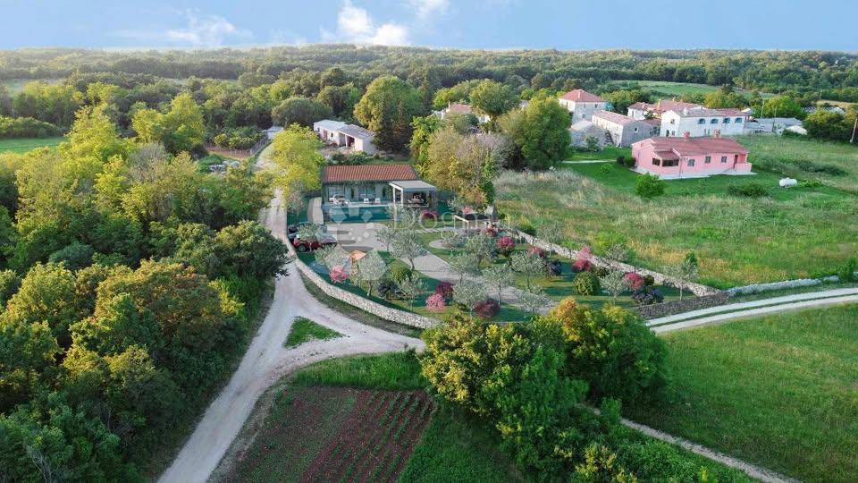 Kombinacija gradbene in kmetijske parcele na mirni lokaciji