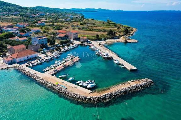 Zazidljivo zemljišče Dobropoljana, Pašman, 5.923m2